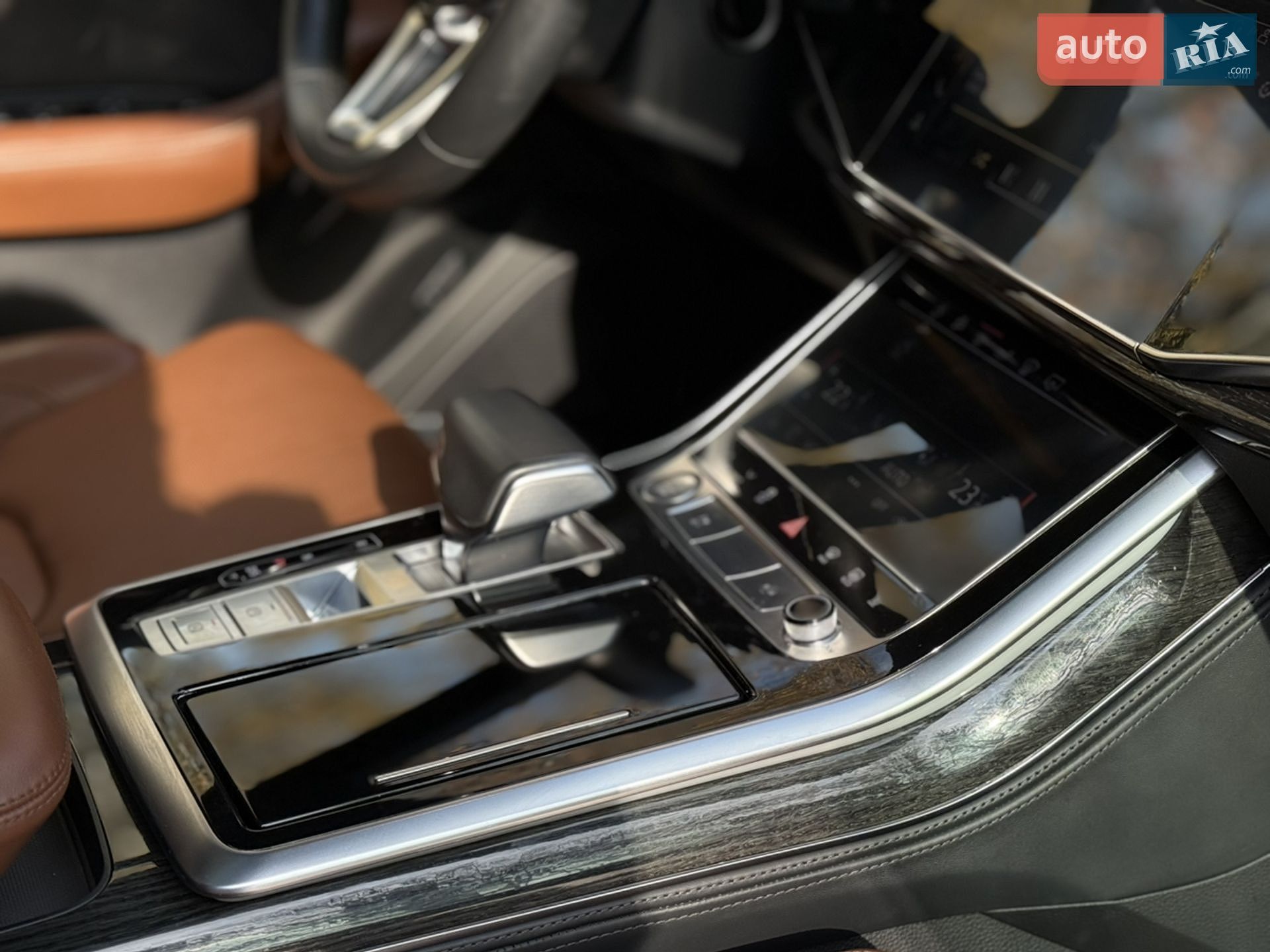 Audi Q8 2018 VIN WAUZZZF16KD000806 фото оголошення 7 з 29