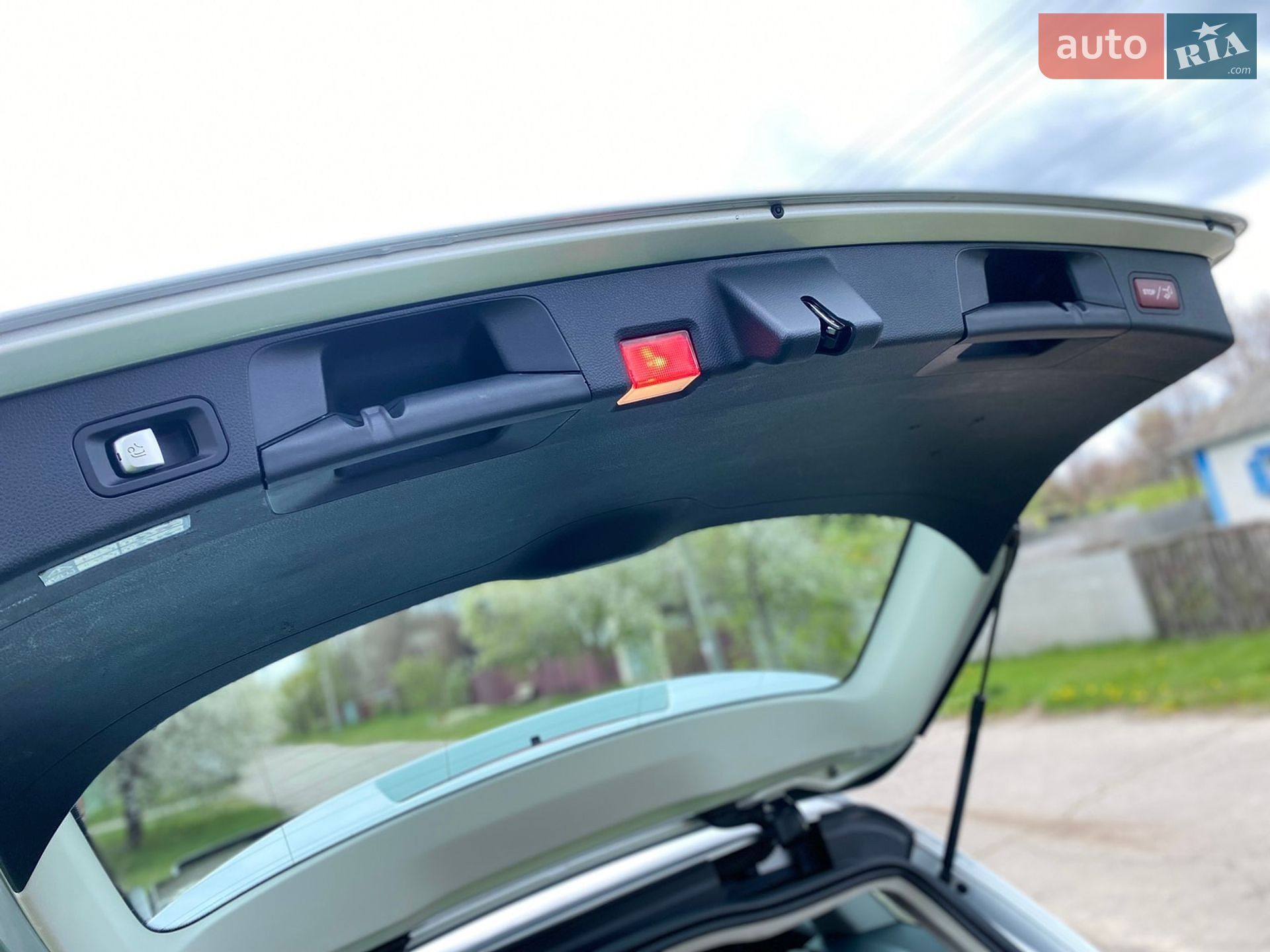Mercedes-Benz C-Class 2015 VIN WDD2052371F181249 фото оголошення 26 з 43