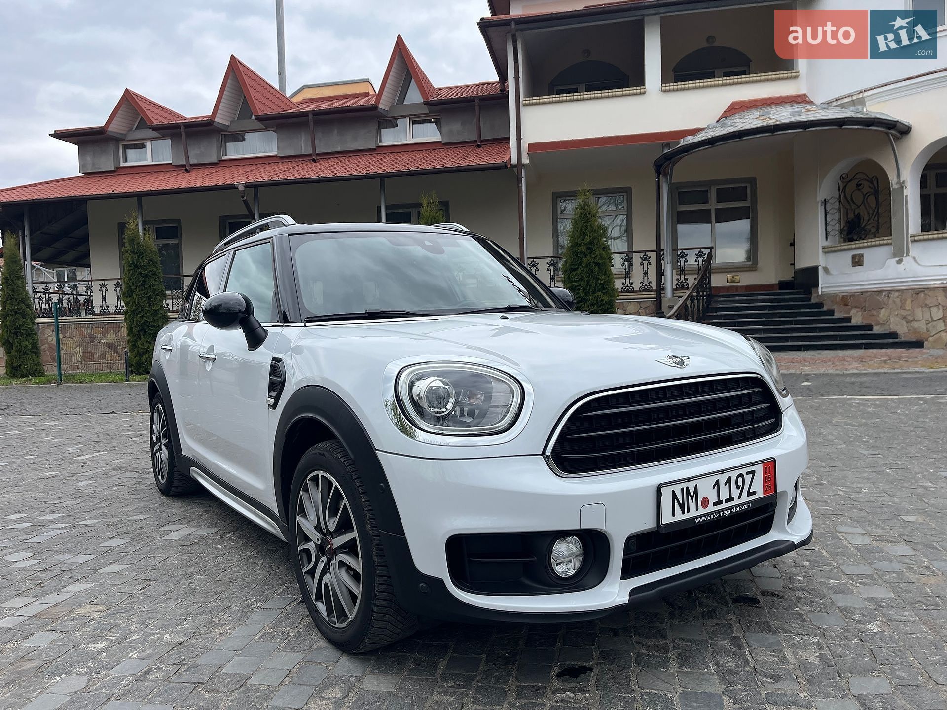 MINI Countryman 2017 VIN WMWYT910X03D77107 фото оголошення 9 з 84