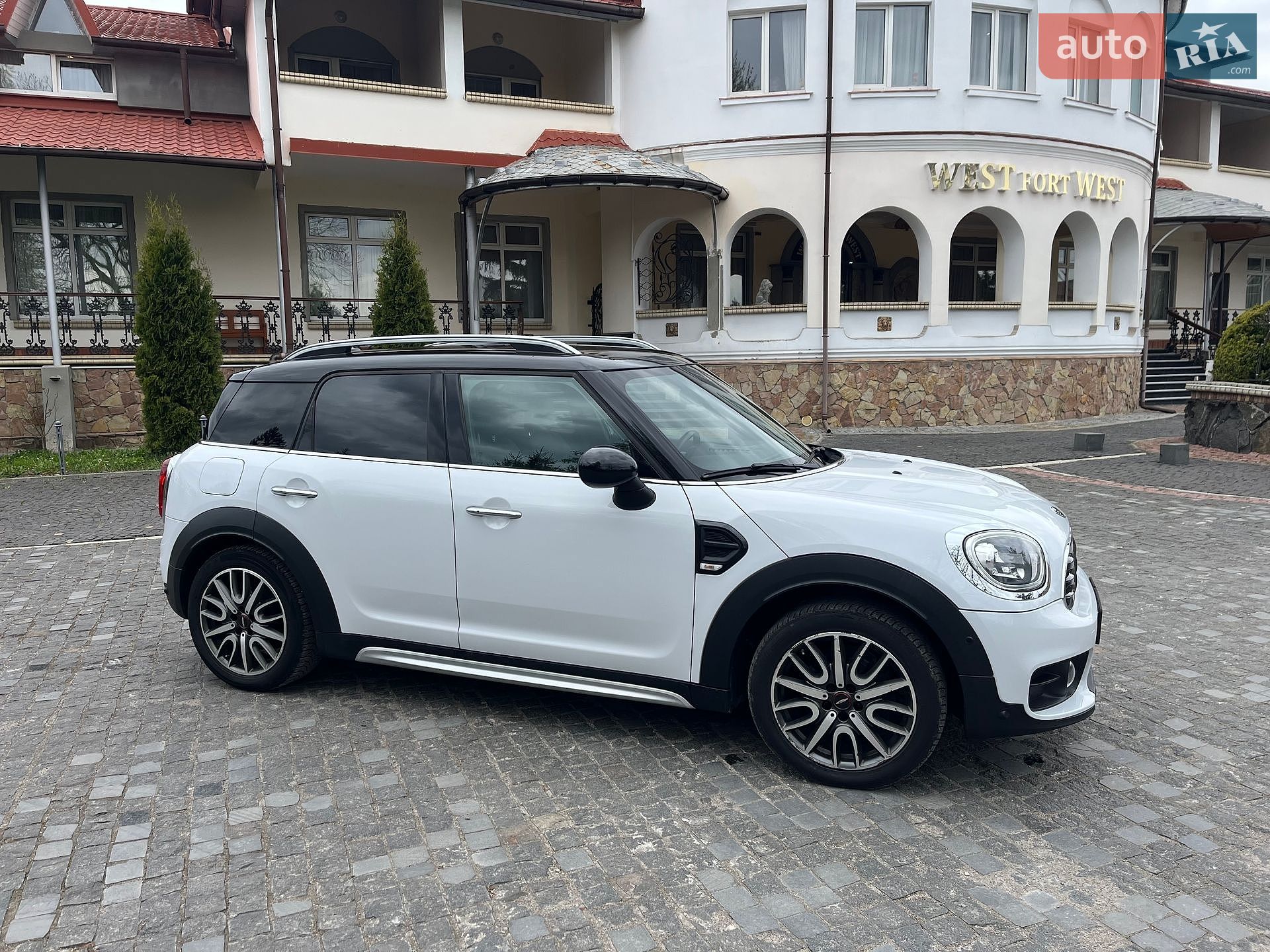 MINI Countryman 2017 VIN WMWYT910X03D77107 фото оголошення 17 з 84