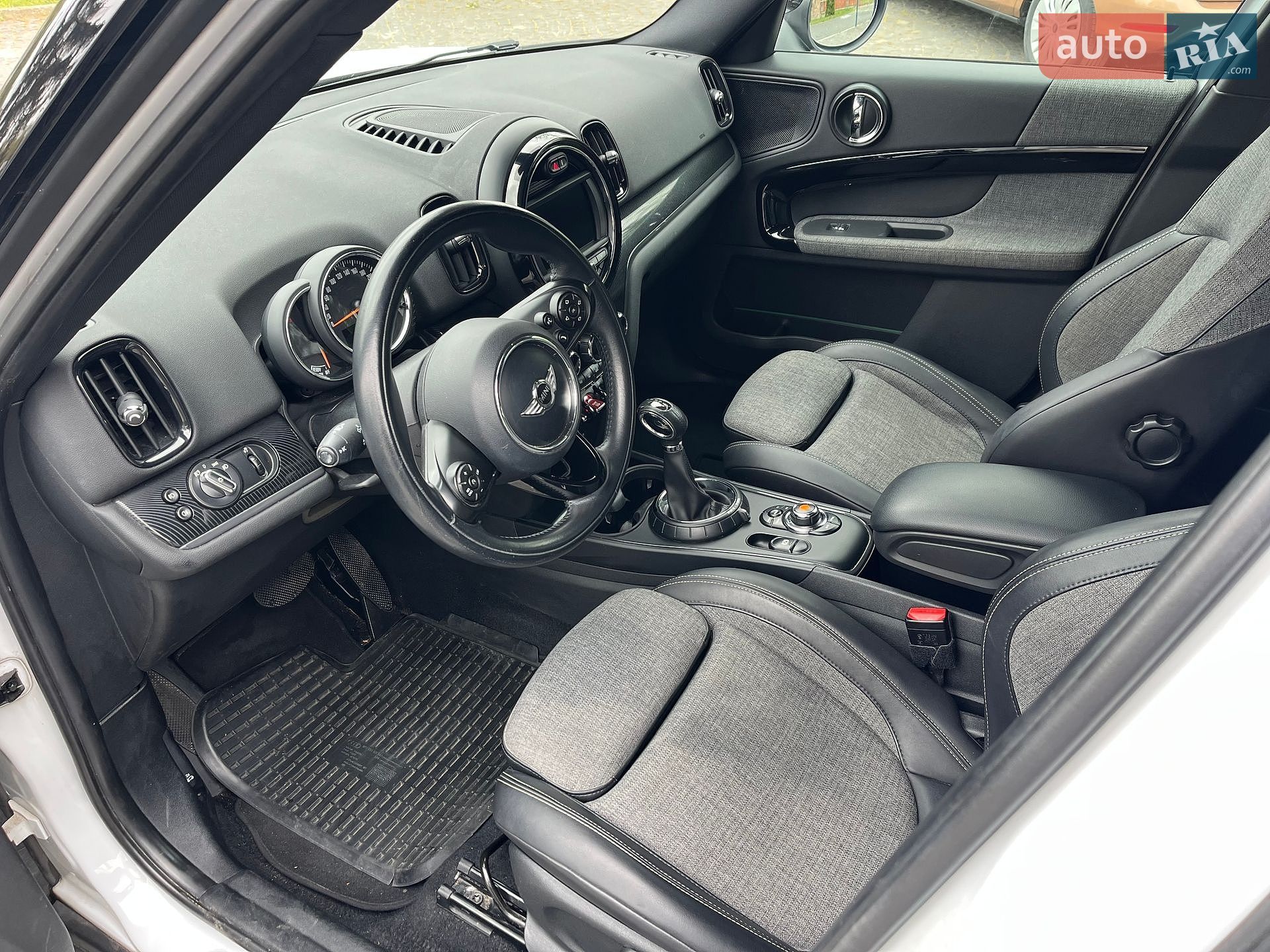 MINI Countryman 2017 VIN WMWYT910X03D77107 фото оголошення 64 з 84