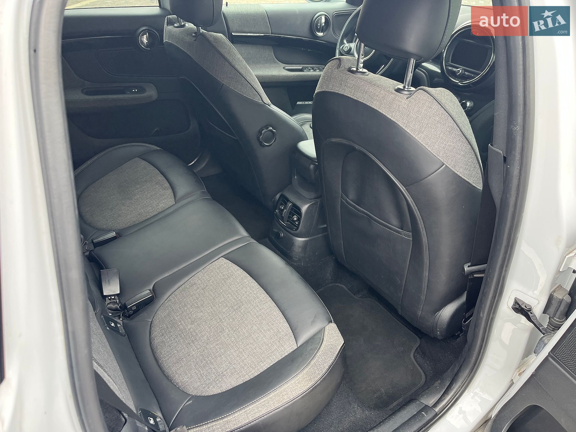 MINI Countryman 2017 VIN WMWYT910X03D77107 фото оголошення 62 з 84