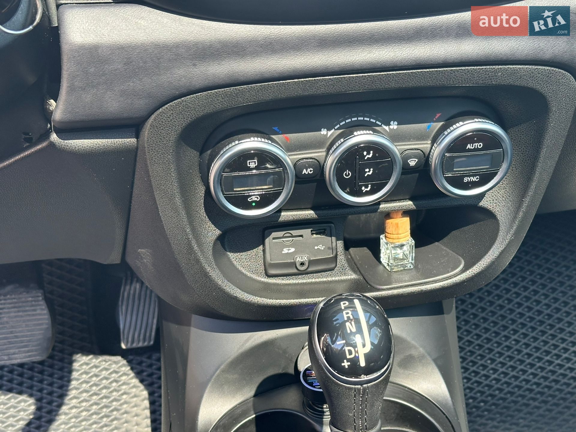 Fiat 500L 2013 VIN ZFBCFACH6EZ004028 фото оголошення 11 з 16