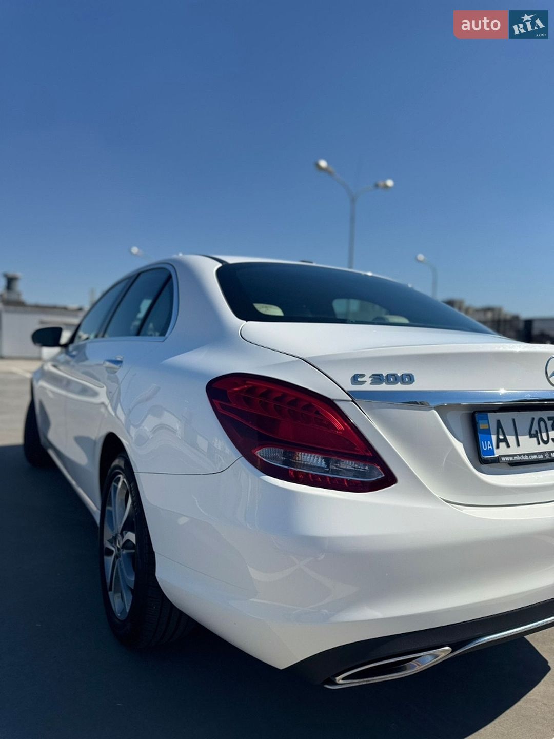 Mercedes-Benz C-Class 2017 VIN 55SWF4KB3JU245634 фото оголошення 4 з 15