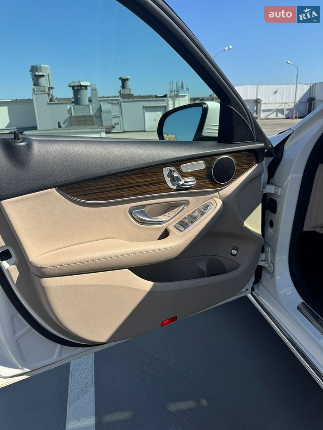 Mercedes-Benz C-Class 2017 VIN 55SWF4KB3JU245634 фото оголошення 7 з 15