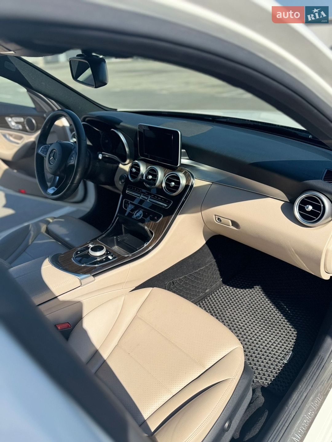 Mercedes-Benz C-Class 2017 VIN 55SWF4KB3JU245634 фото оголошення 14 з 15