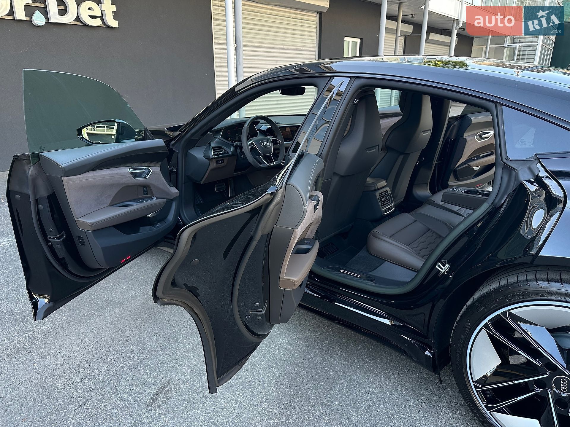 Audi RS e-tron GT 2024 VIN WAUZZZFW5R7900746 фото оголошення 48 з 96