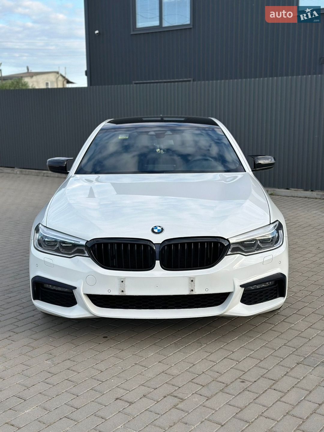 BMW 5 Series 2018 VIN WBAJD11000B199419 фото оголошення 2 з 36