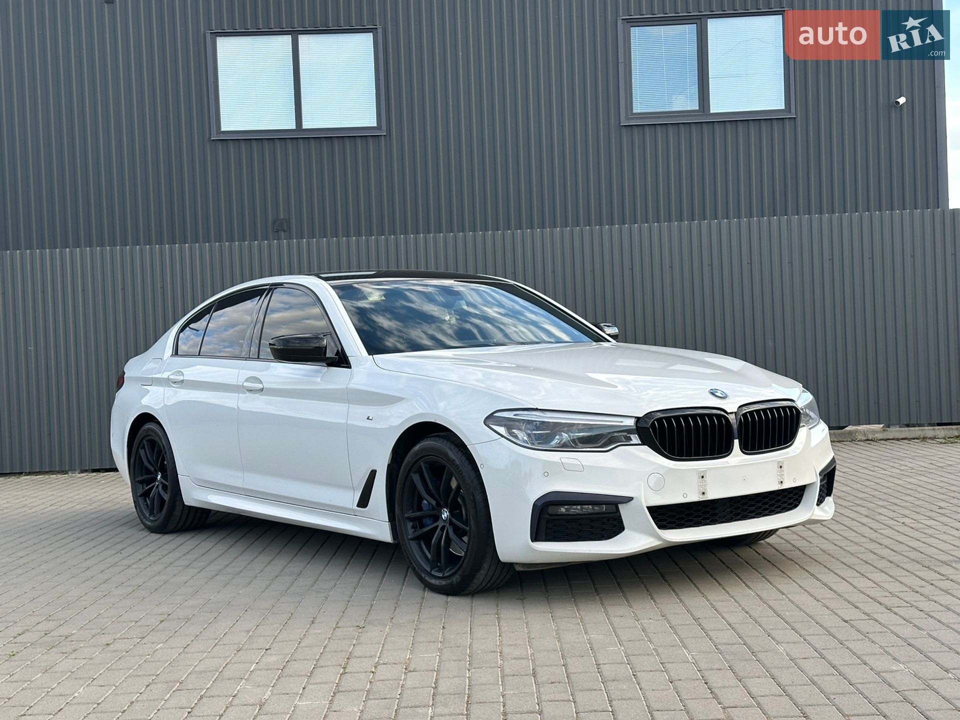 BMW 5 Series 2018 VIN WBAJD11000B199419 фото оголошення 3 з 36