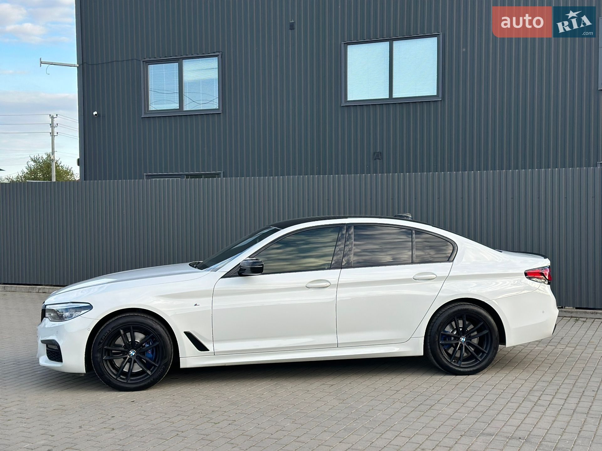 BMW 5 Series 2018 VIN WBAJD11000B199419 фото оголошення 6 з 36