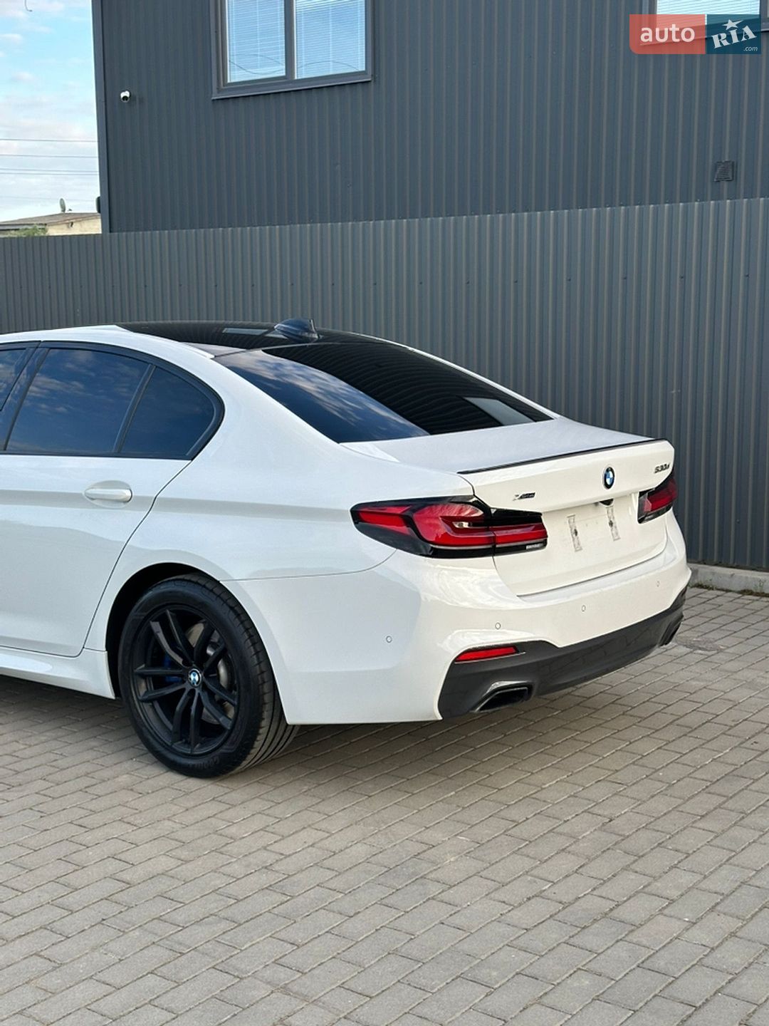 BMW 5 Series 2018 VIN WBAJD11000B199419 фото оголошення 8 з 36