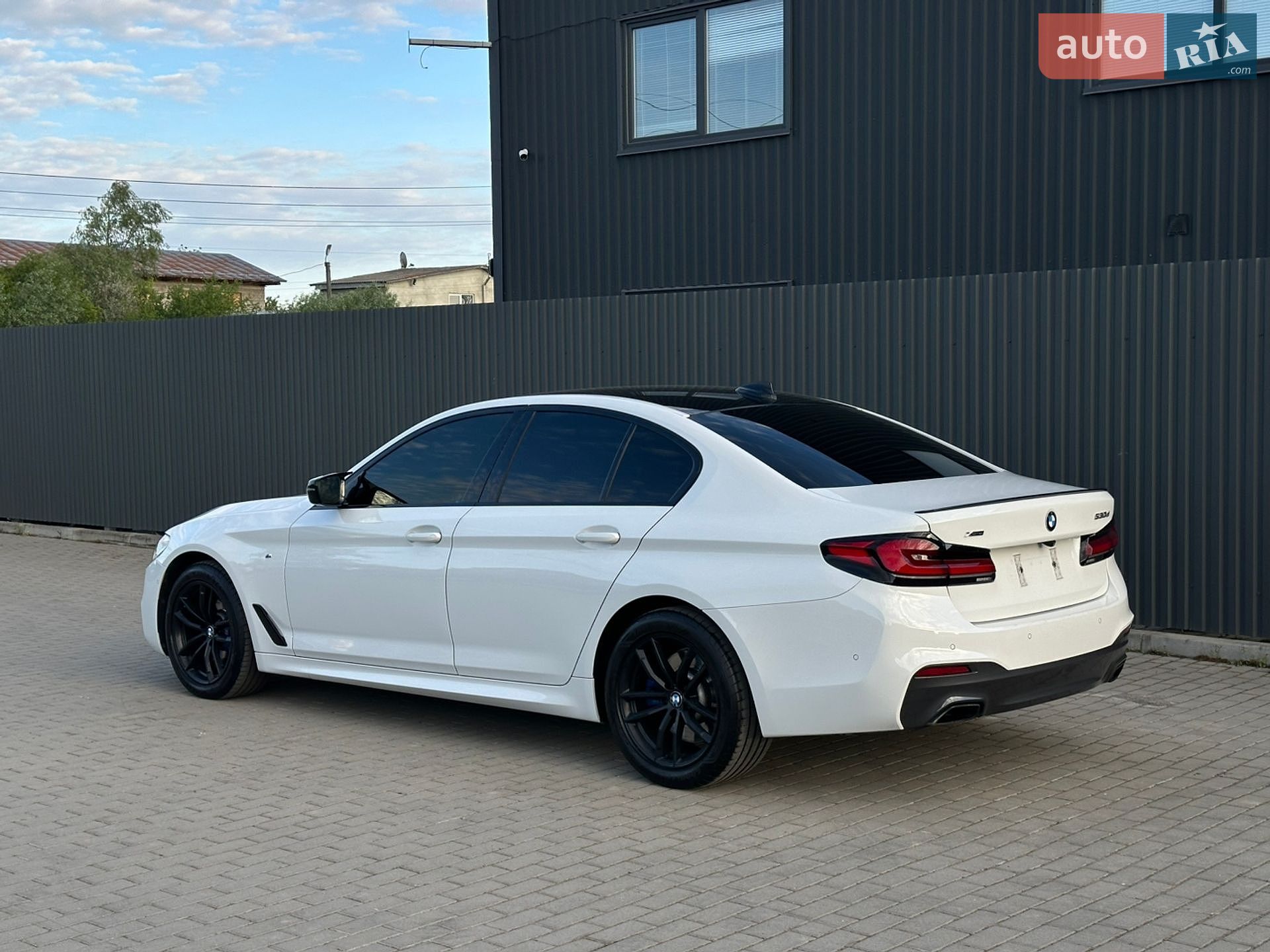 BMW 5 Series 2018 VIN WBAJD11000B199419 фото оголошення 11 з 36
