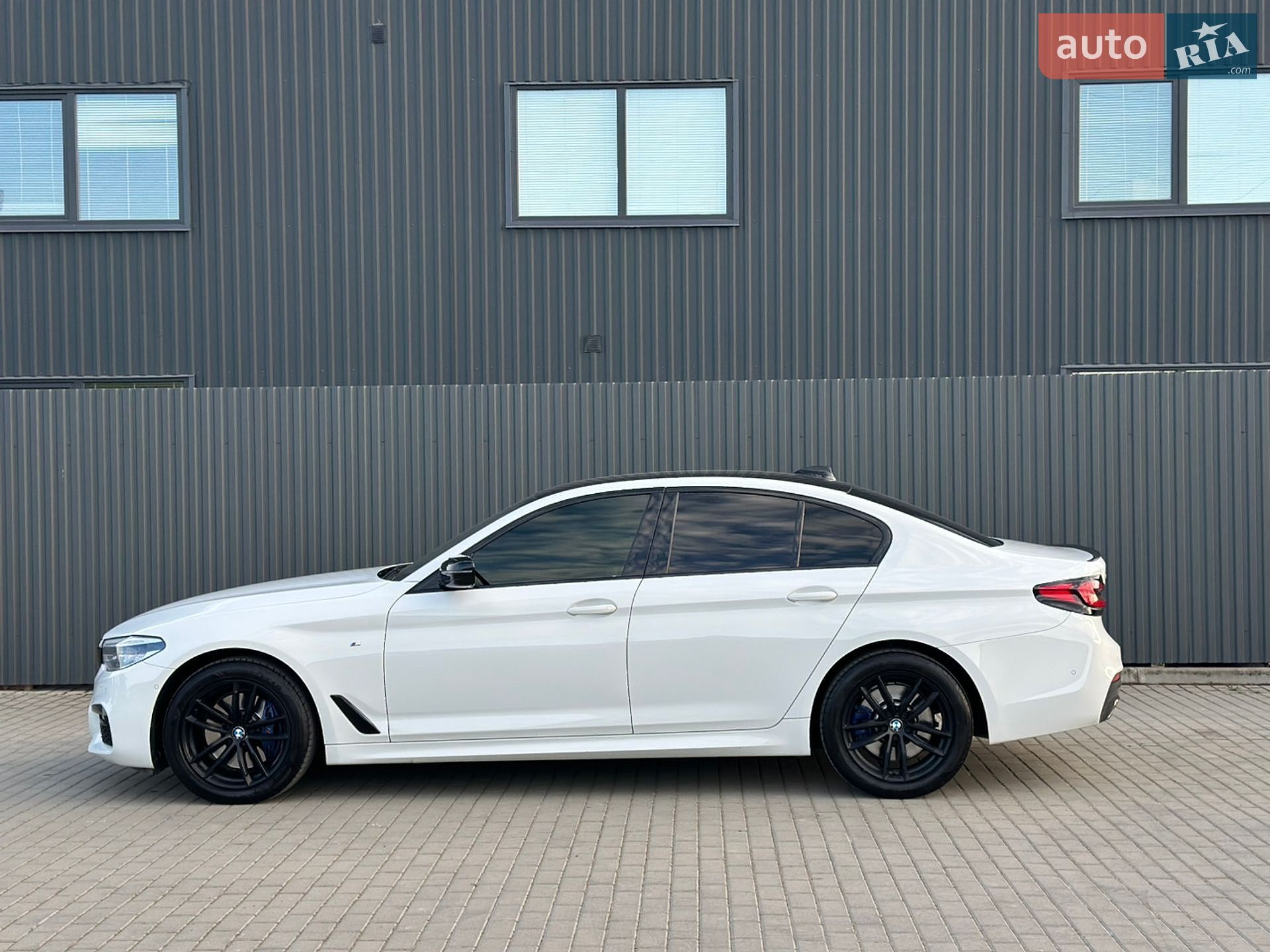 BMW 5 Series 2018 VIN WBAJD11000B199419 фото оголошення 12 з 36