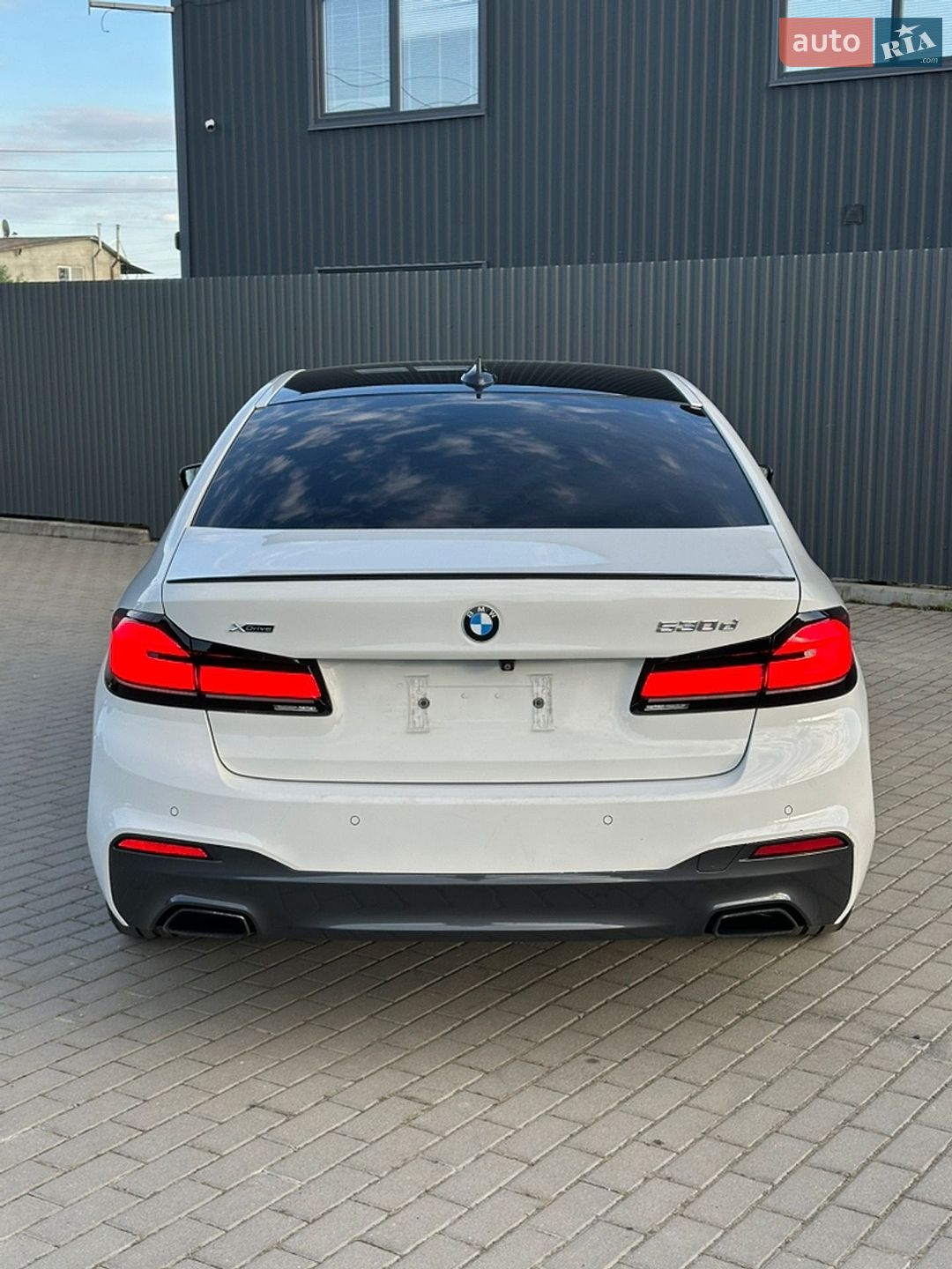 BMW 5 Series 2018 VIN WBAJD11000B199419 фото оголошення 13 з 36