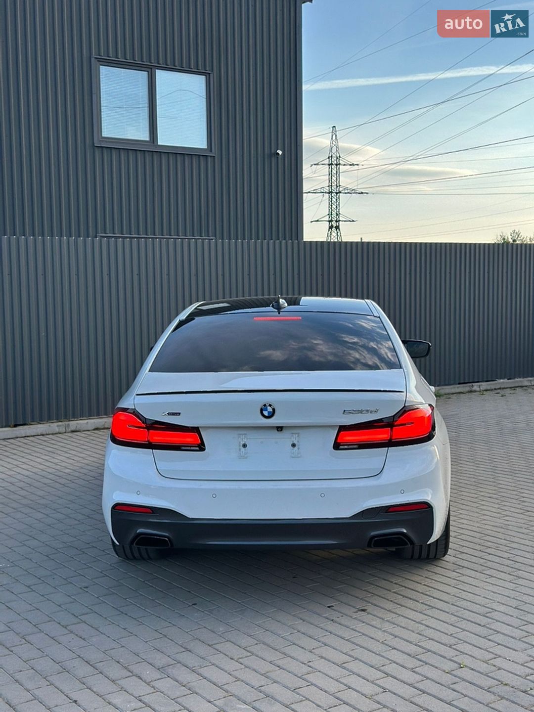 BMW 5 Series 2018 VIN WBAJD11000B199419 фото оголошення 16 з 36