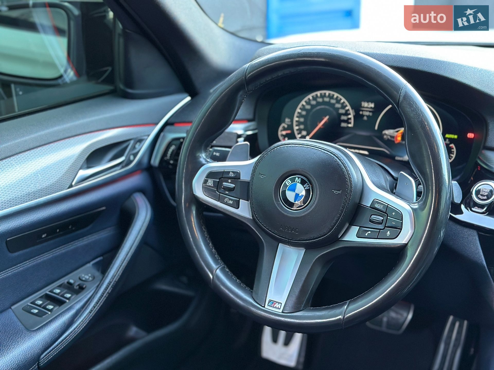 BMW 5 Series 2018 VIN WBAJD11000B199419 фото оголошення 19 з 36