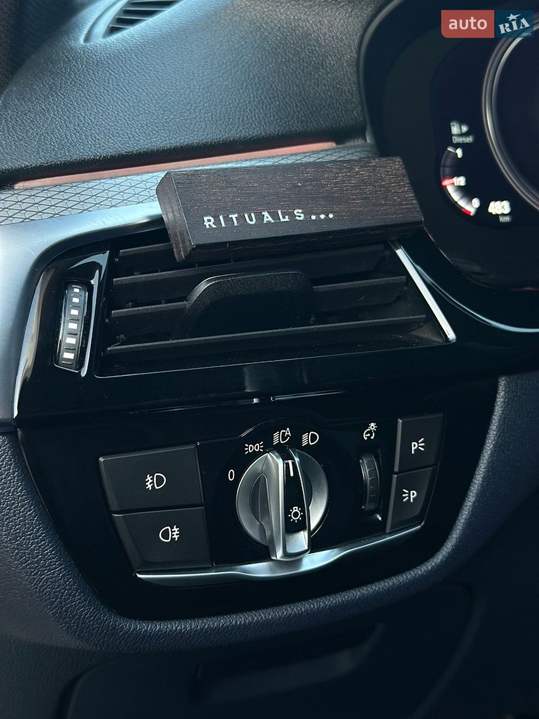 BMW 5 Series 2018 VIN WBAJD11000B199419 фото оголошення 30 з 36