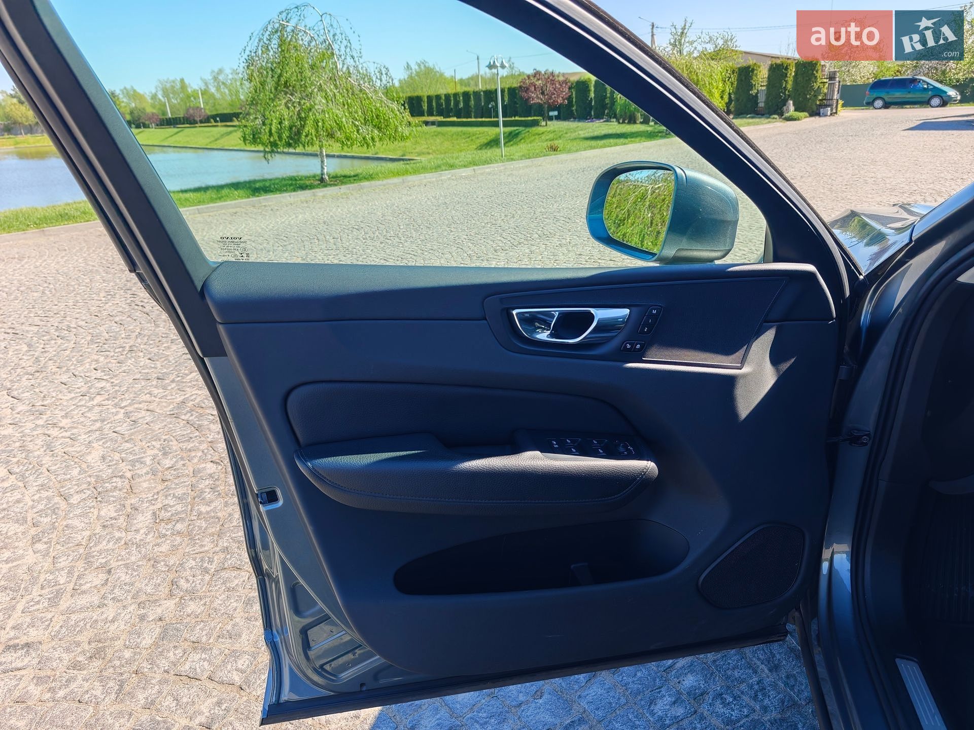 Volvo XC60 2019 VIN YV4102RK7L1421763 фото оголошення 30 з 63