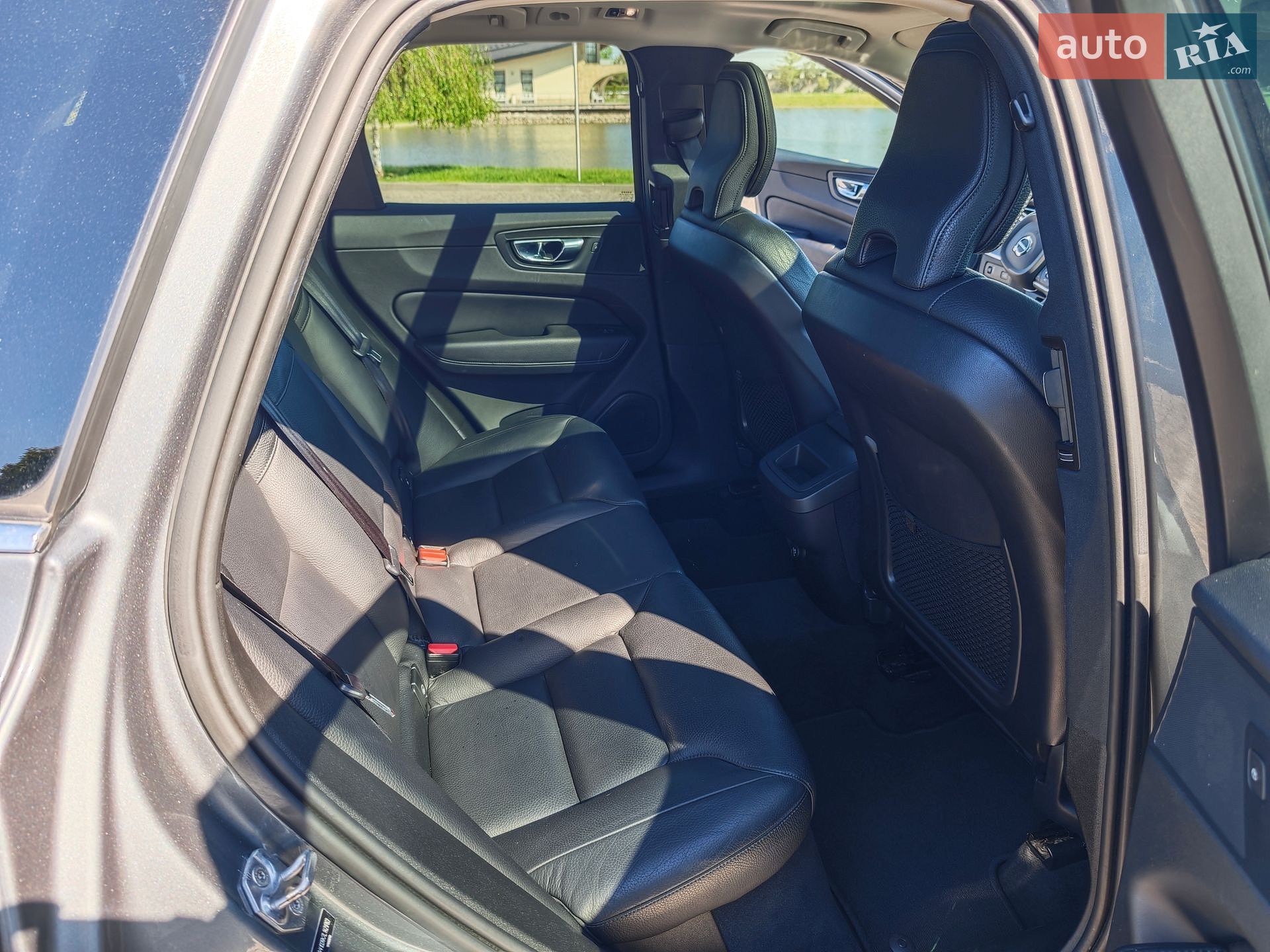 Volvo XC60 2019 VIN YV4102RK7L1421763 фото оголошення 43 з 63