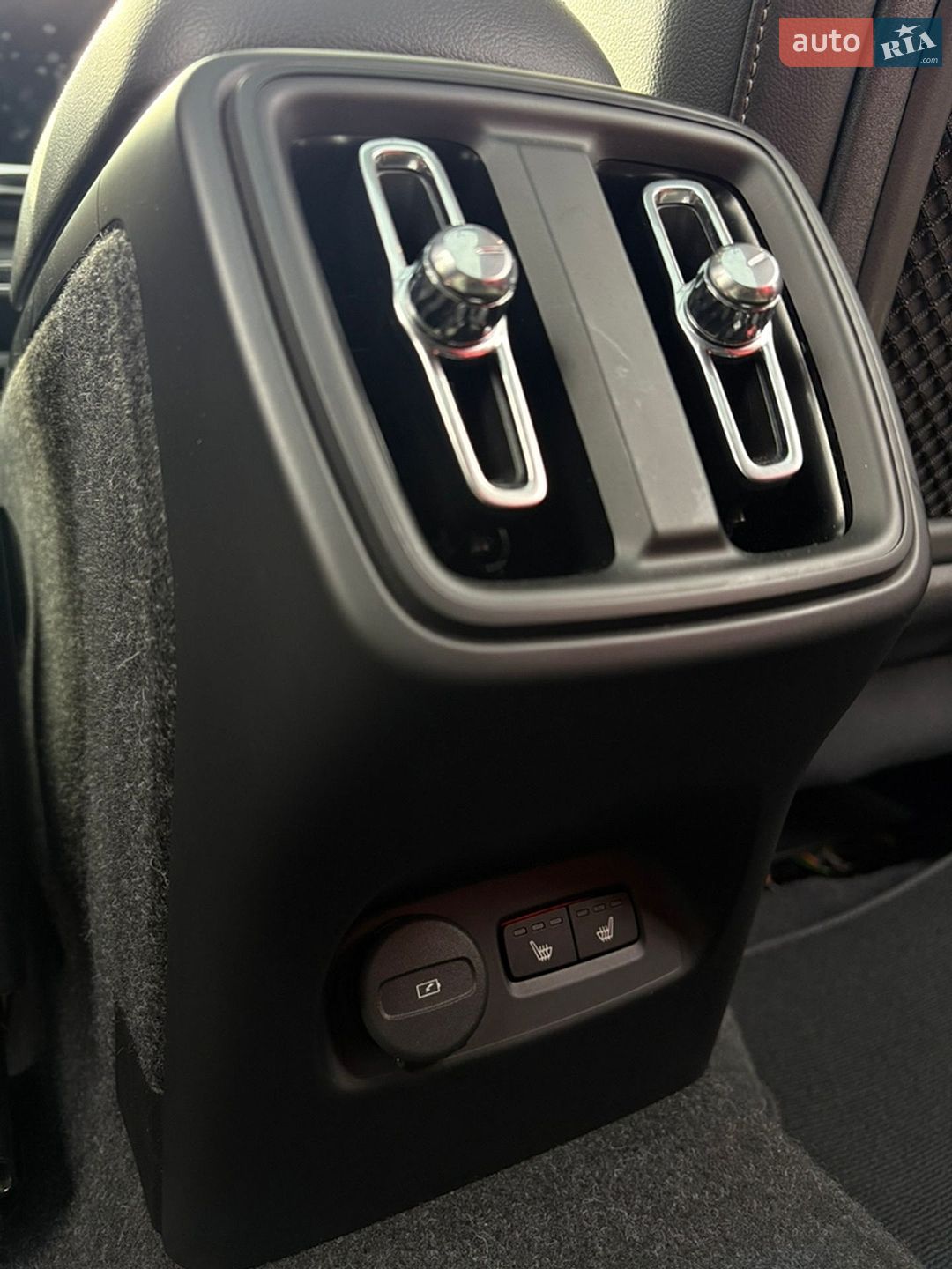 Volvo XC40 2020 VIN YV4162UK4M2404775 фото оголошення 32 з 43