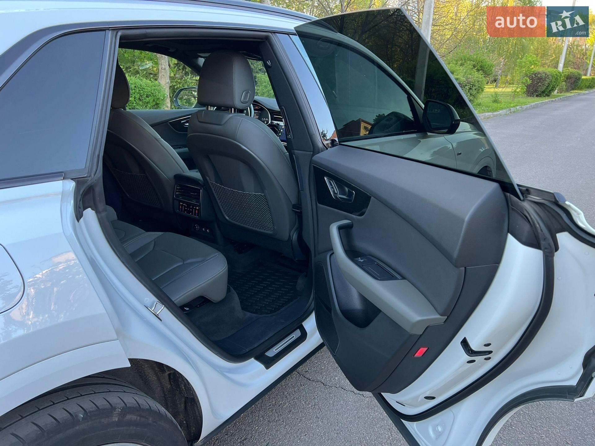 Audi Q8 2019 VIN WA1DVAF18KD042611 фото оголошення 9 з 33