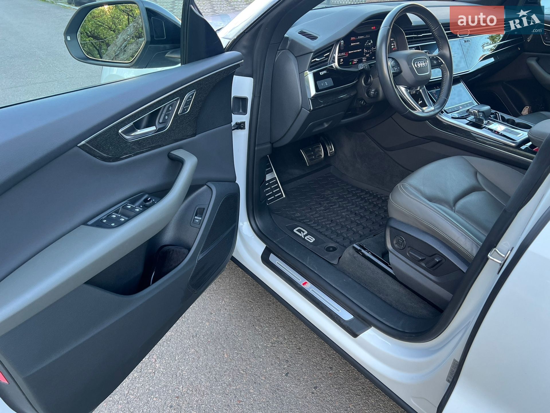 Audi Q8 2019 VIN WA1DVAF18KD042611 фото оголошення 12 з 33