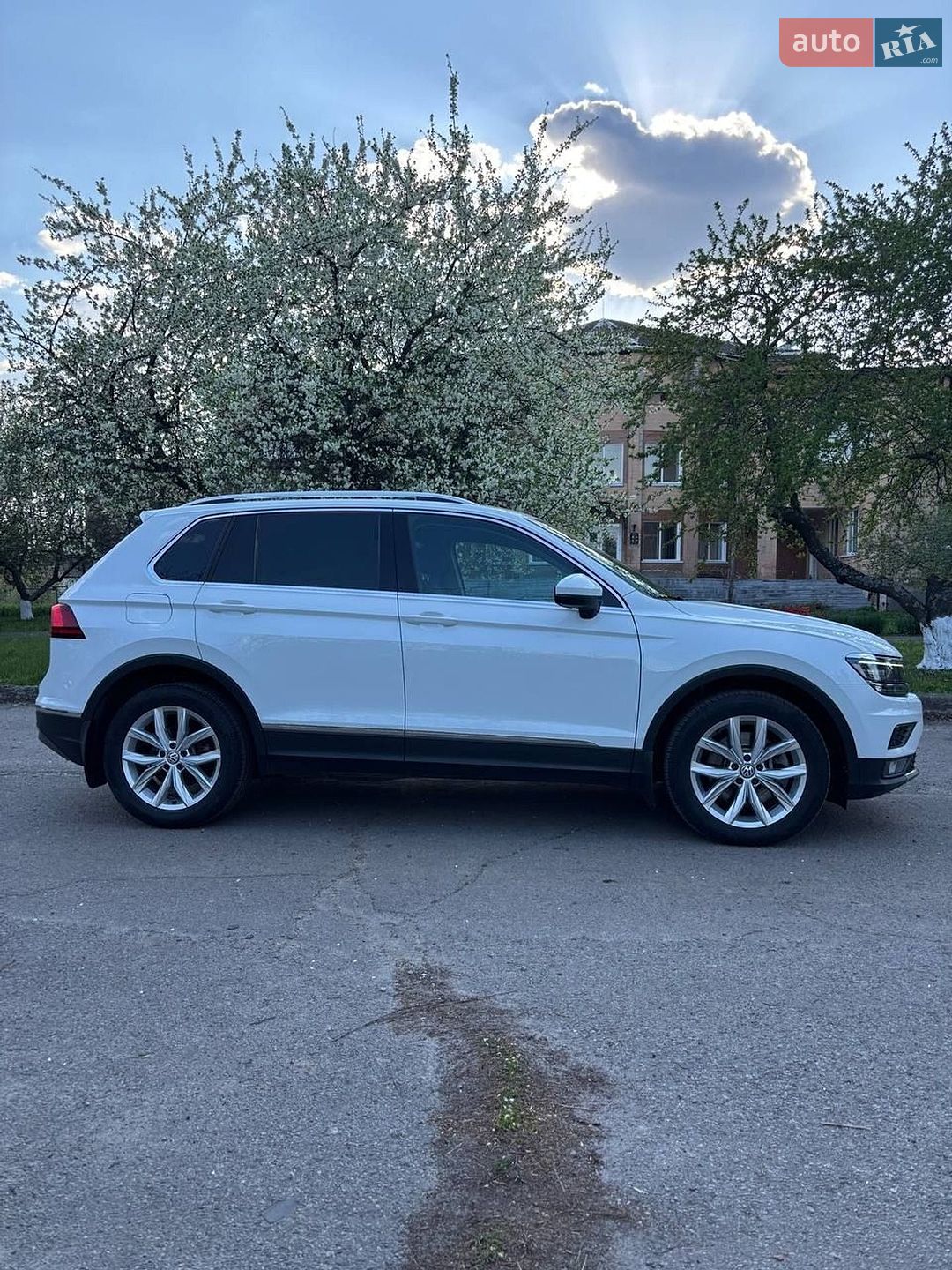Volkswagen Tiguan 2018 VIN WVGZZZ5NZJW879974 фото оголошення 10 з 17