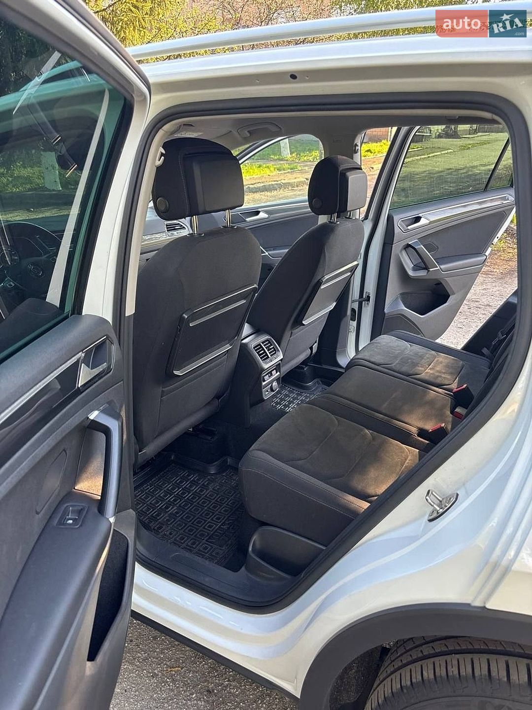 Volkswagen Tiguan 2018 VIN WVGZZZ5NZJW879974 фото оголошення 16 з 17