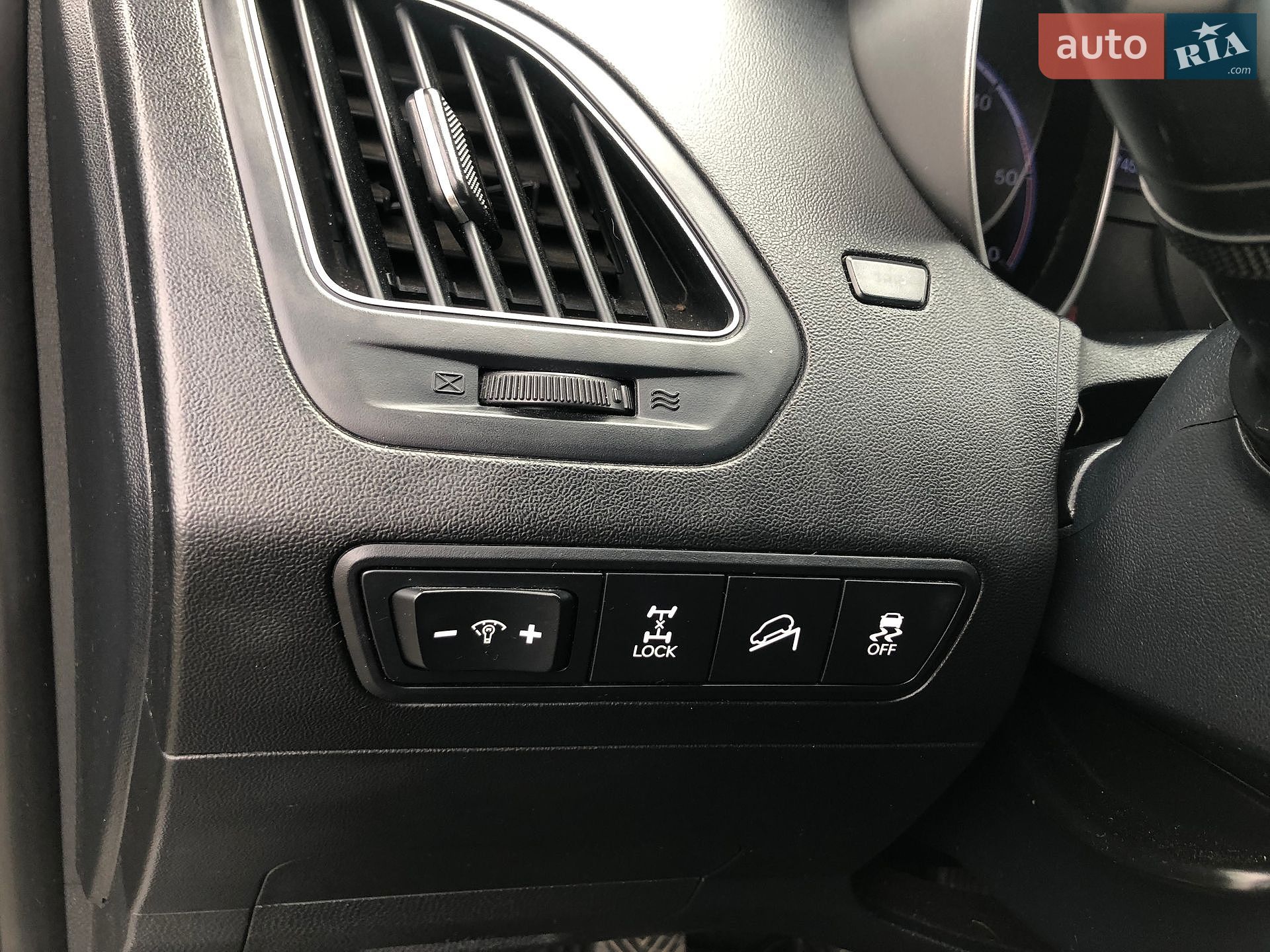 Hyundai ix35 2012 VIN TMAJU81VCCJ274724 фото оголошення 10 з 32