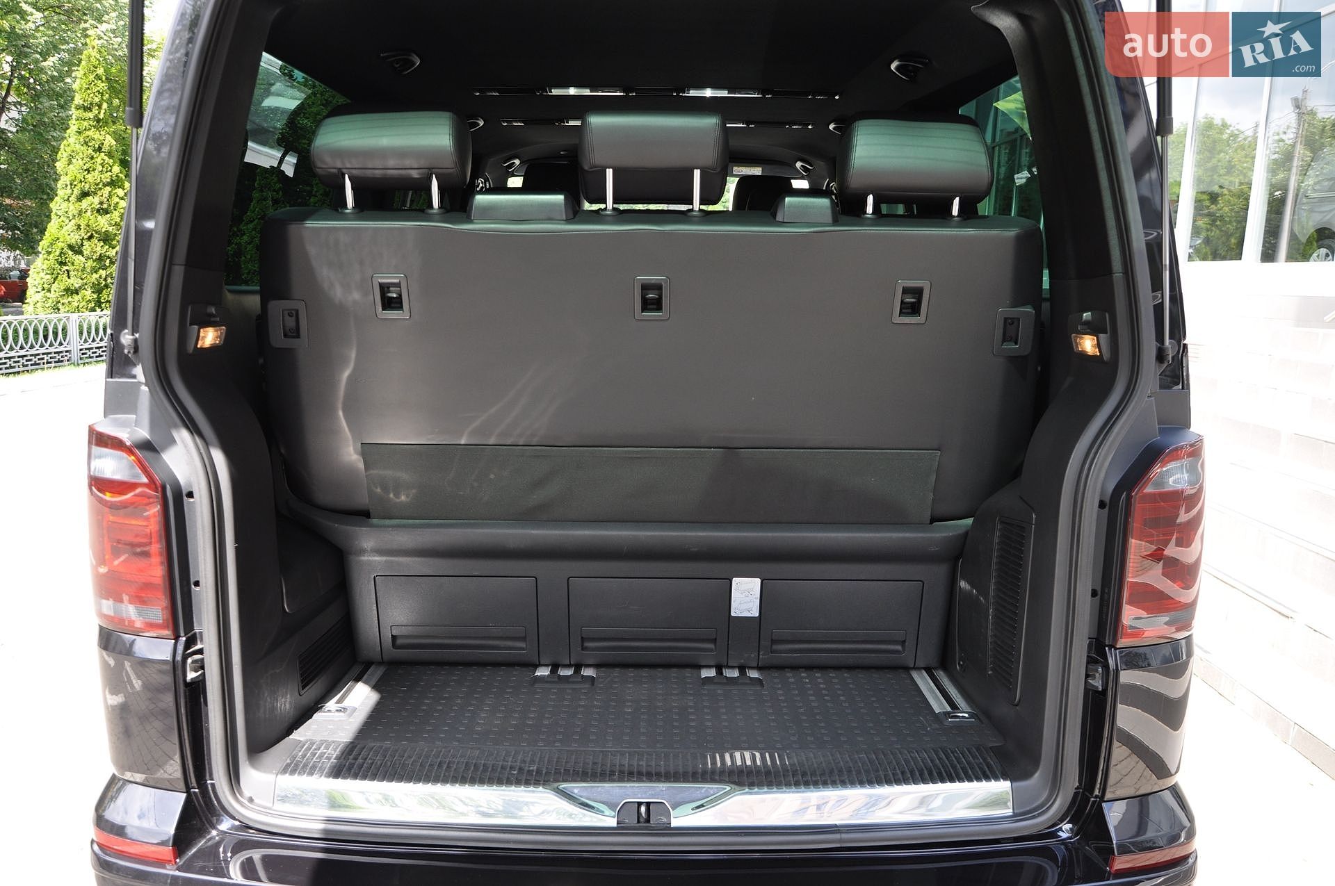 Volkswagen Multivan 2015 VIN WV2ZZZ7HZGH006930 фото оголошення 7 з 41