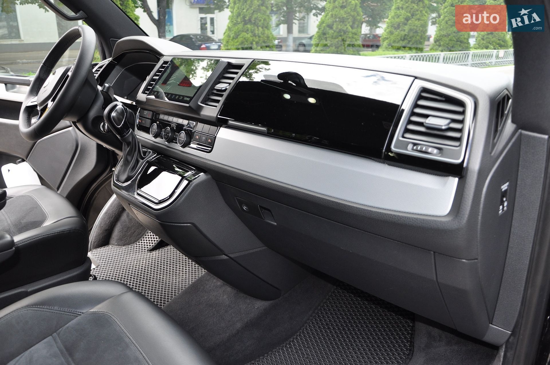 Volkswagen Multivan 2015 VIN WV2ZZZ7HZGH006930 фото оголошення 27 з 41