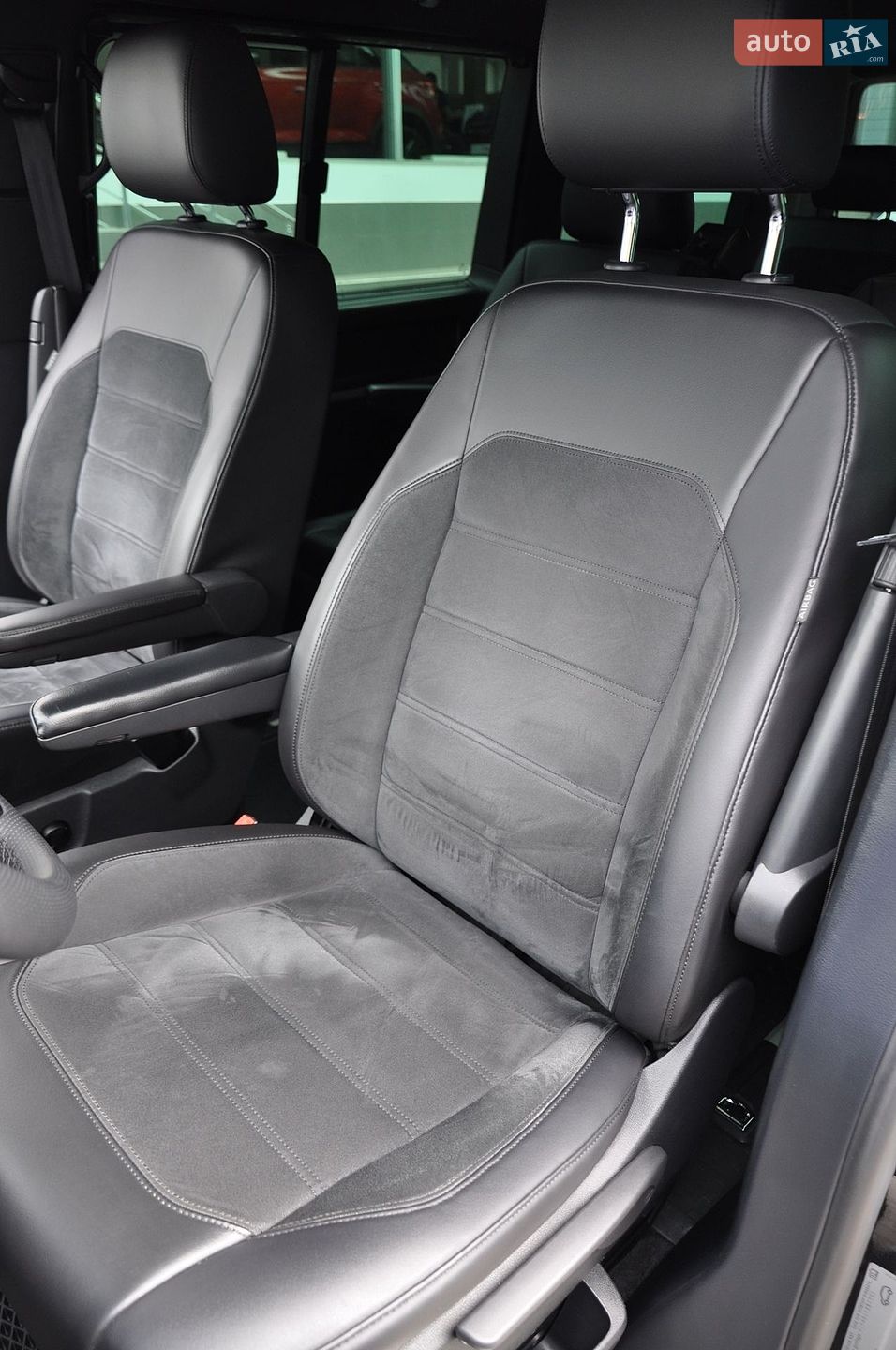 Volkswagen Multivan 2015 VIN WV2ZZZ7HZGH006930 фото оголошення 32 з 41