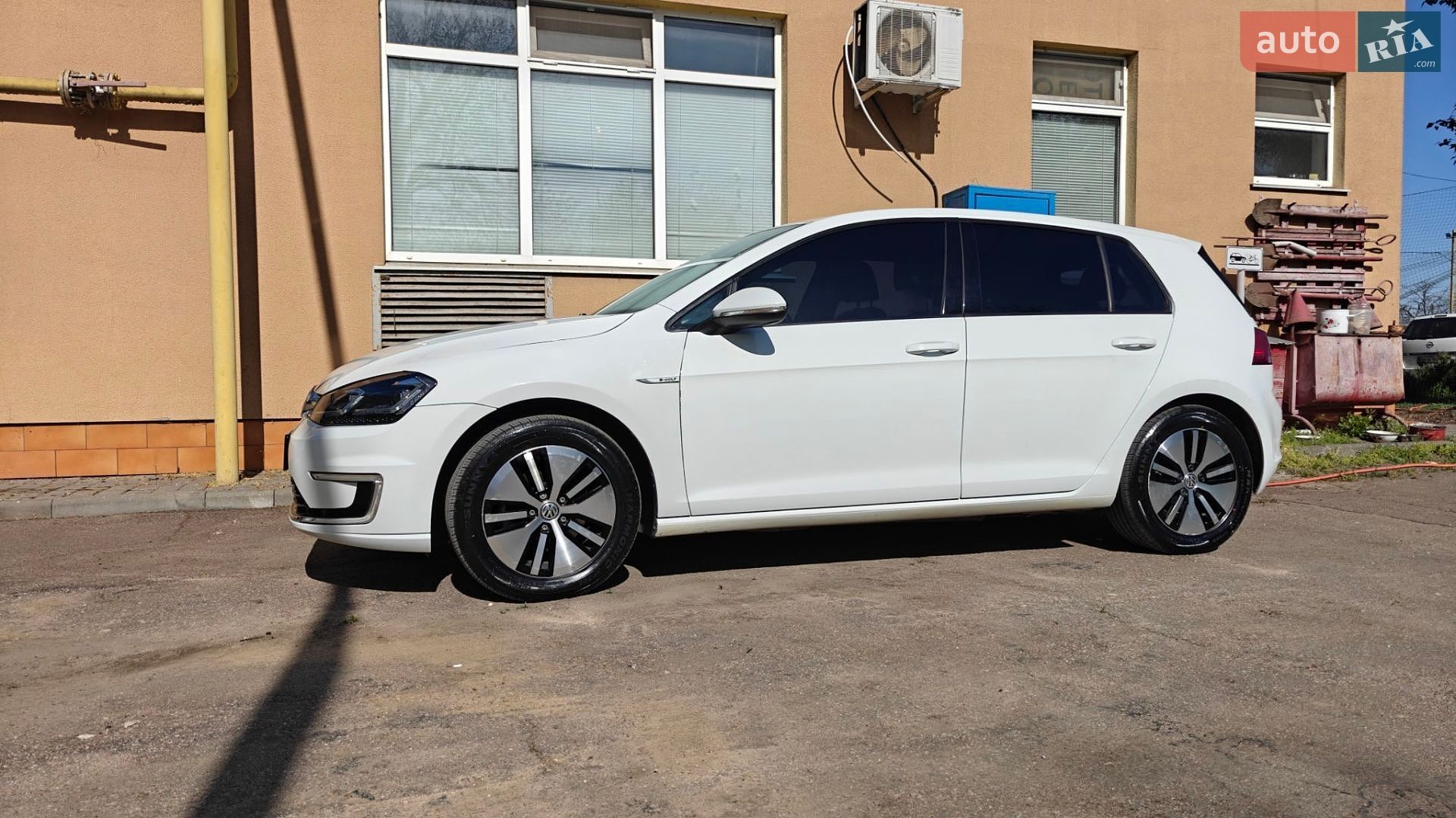 Volkswagen e-Golf 2016 VIN WVWKP7AU0GW917140 фото оголошення 7 з 19