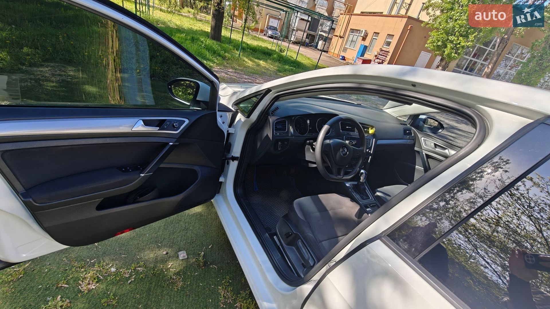 Volkswagen e-Golf 2016 VIN WVWKP7AU0GW917140 фото оголошення 11 з 19