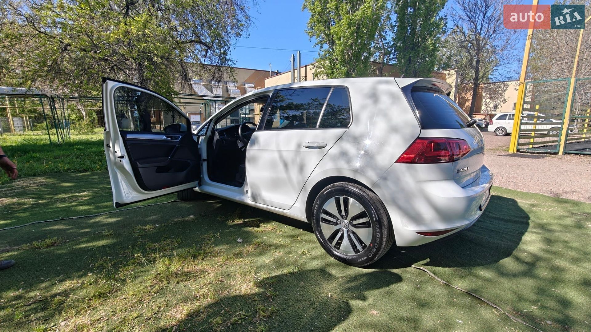 Volkswagen e-Golf 2016 VIN WVWKP7AU0GW917140 фото оголошення 4 з 19
