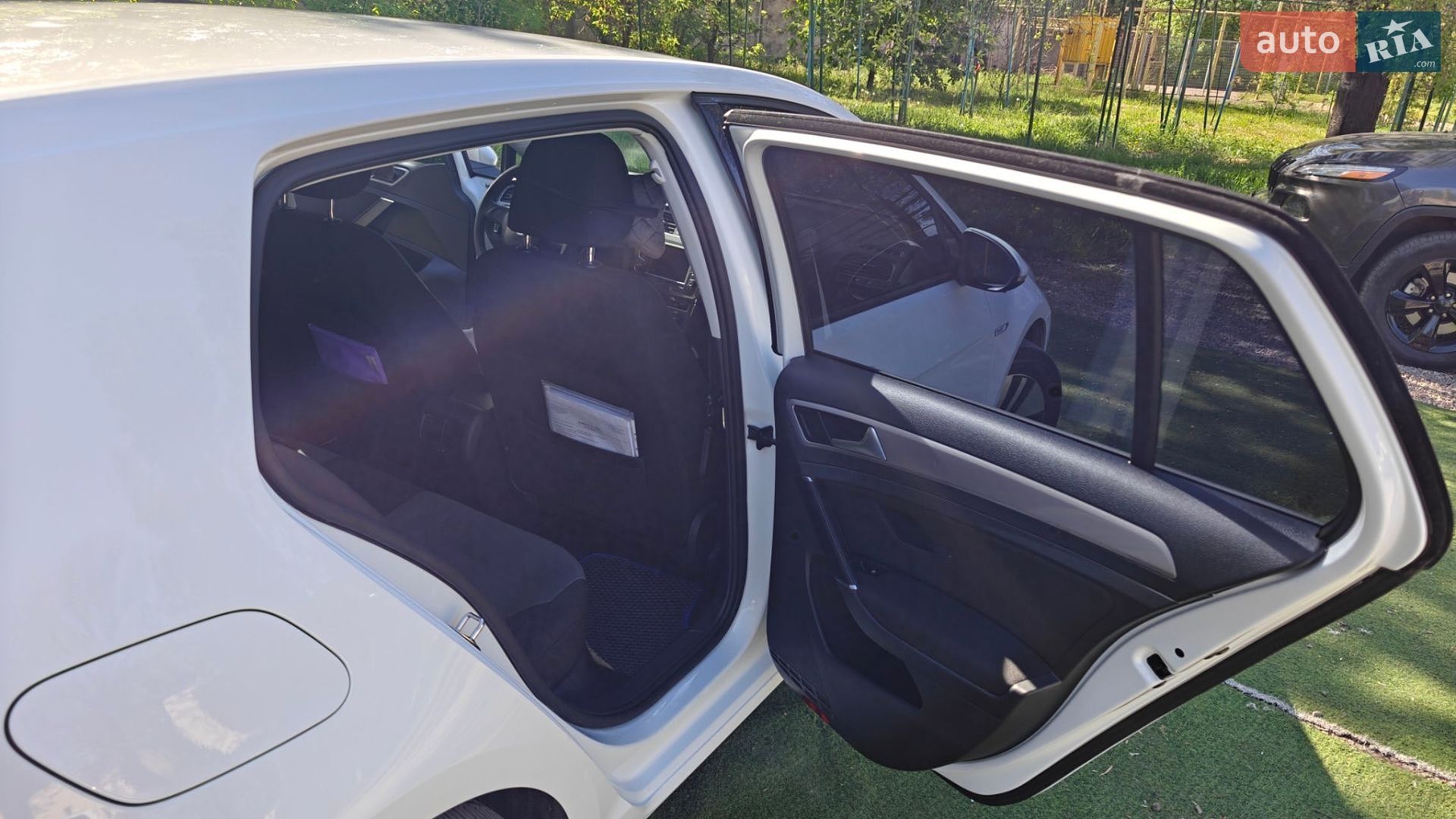 Volkswagen e-Golf 2016 VIN WVWKP7AU0GW917140 фото оголошення 12 з 19