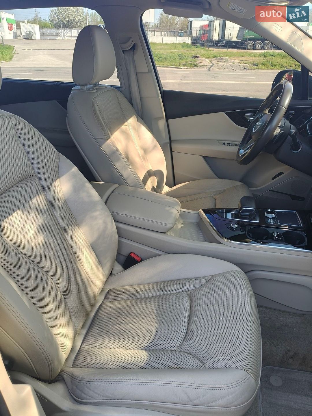 Audi Q7 2016 VIN WA1VAAF75HD035810 фото оголошення 24 з 26