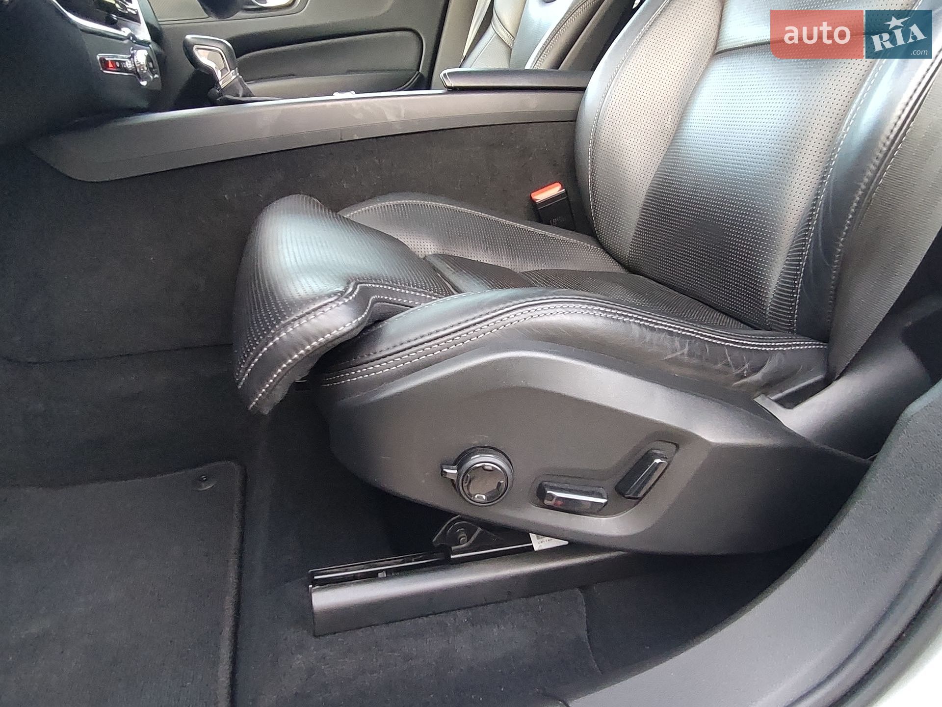 Volvo XC60 2021 VIN YV4102RL4M1876001 фото оголошення 19 з 67