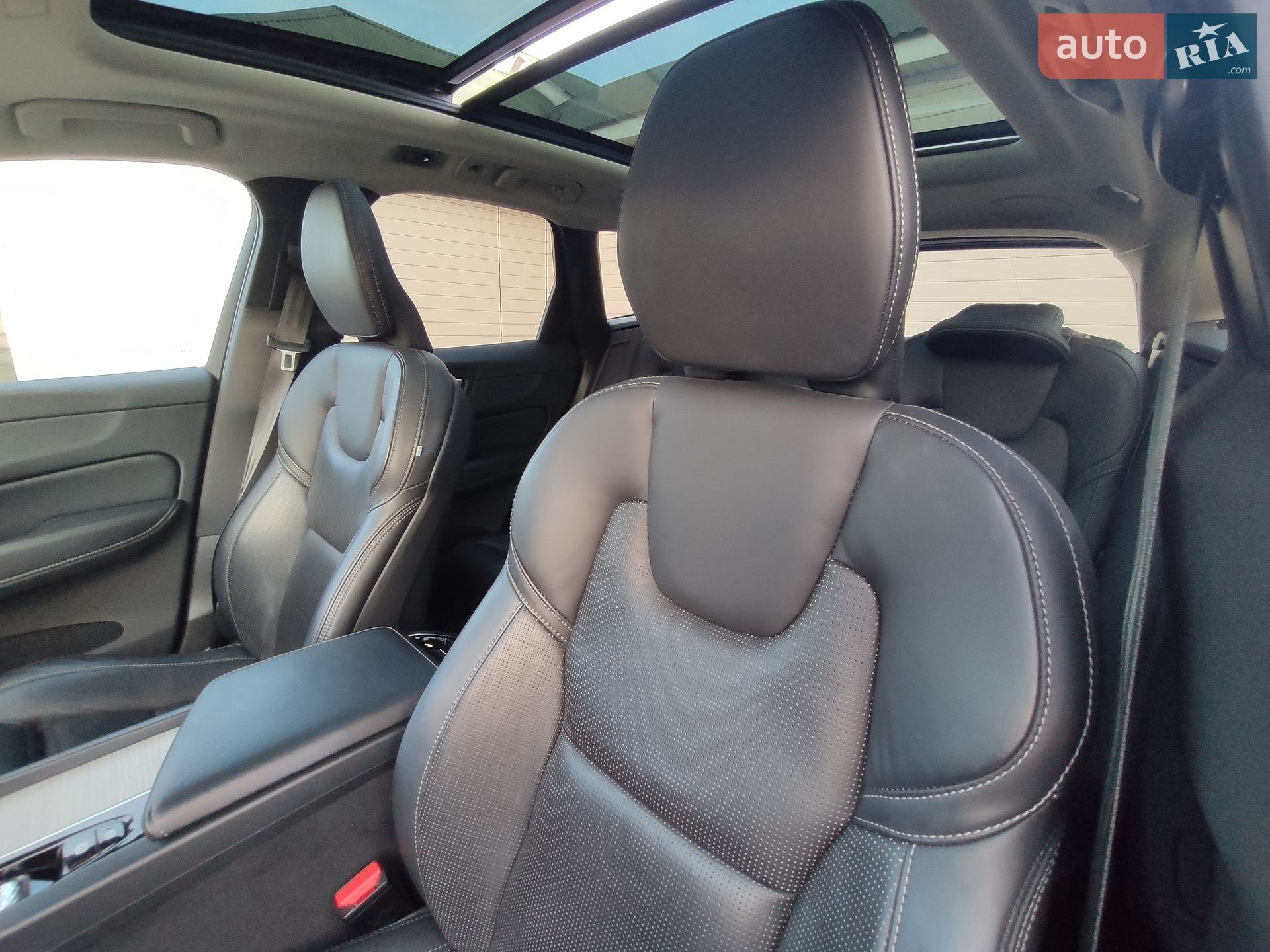 Volvo XC60 2021 VIN YV4102RL4M1876001 фото оголошення 24 з 67