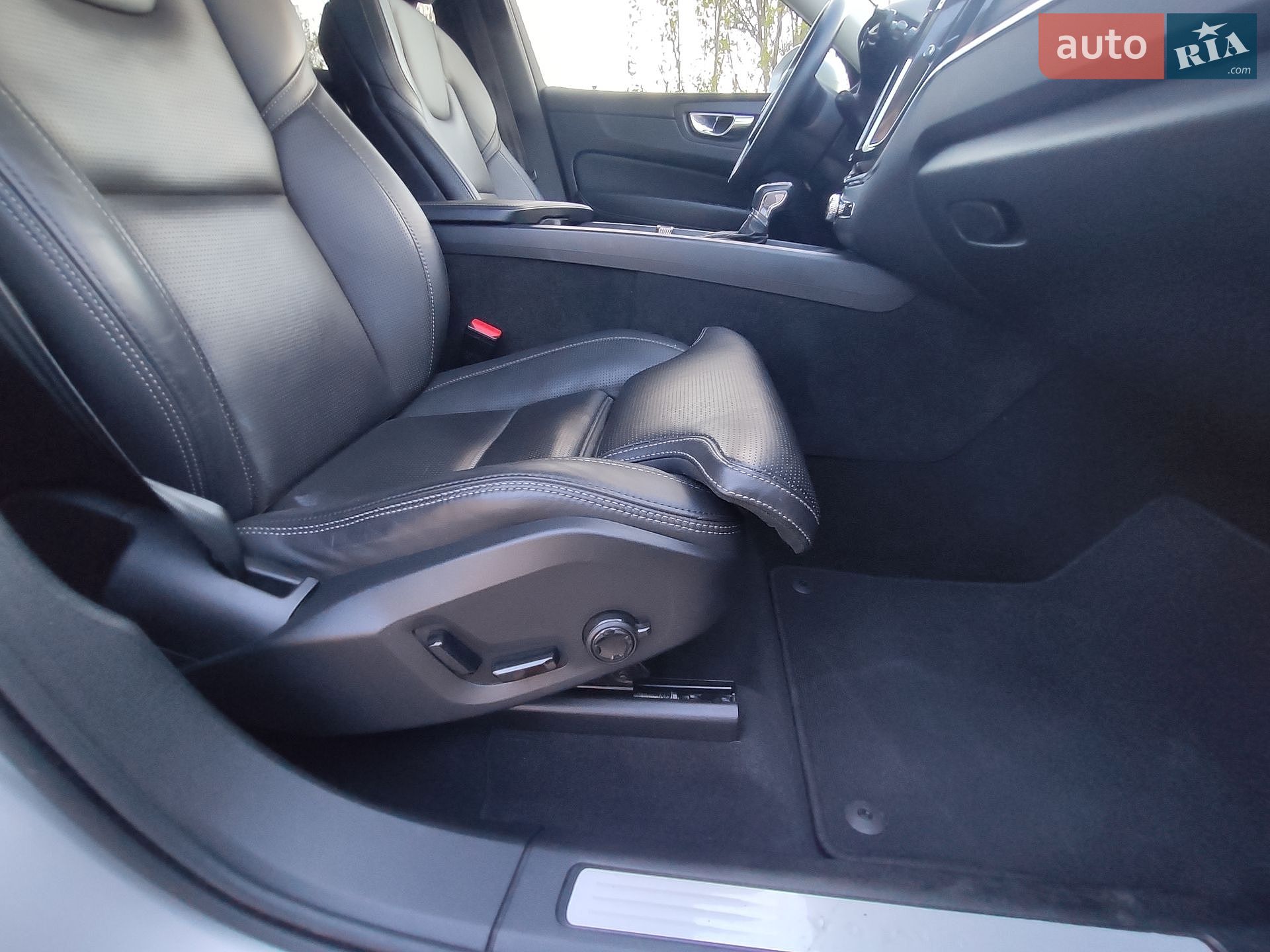 Volvo XC60 2021 VIN YV4102RL4M1876001 фото оголошення 35 з 67