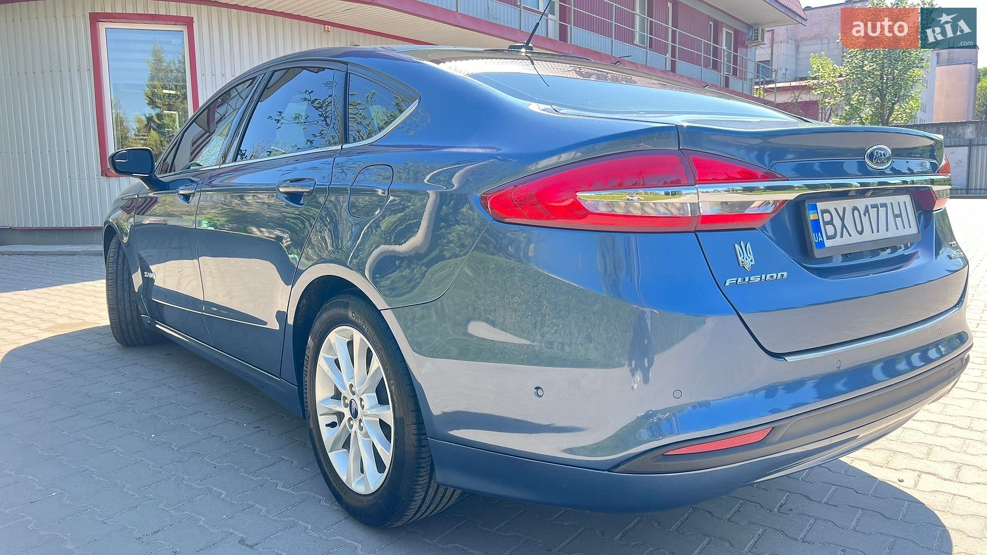 Ford Fusion 2018 VIN 3FA6P0LU7JR274582 фото оголошення 3 з 16