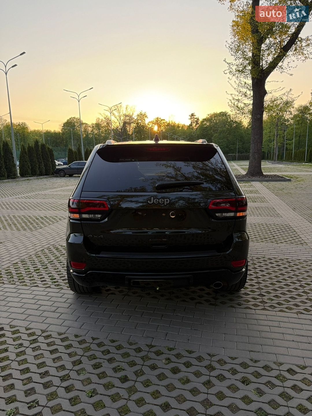 Jeep Grand Cherokee 2016 VIN 1C4RJFBG2GC431823 фото оголошення 5 з 35