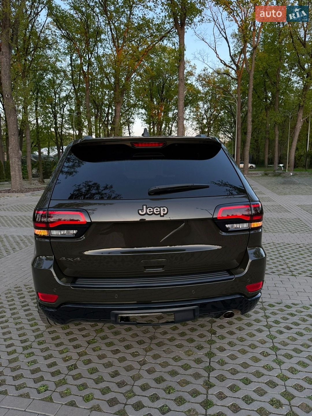 Jeep Grand Cherokee 2016 VIN 1C4RJFBG2GC431823 фото оголошення 12 з 35