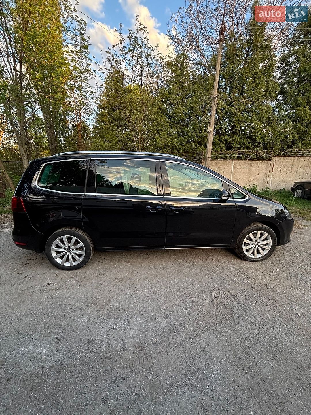 Volkswagen Sharan 2017 VIN WVWZZZ7NZJV005854 фото оголошення 19 з 38