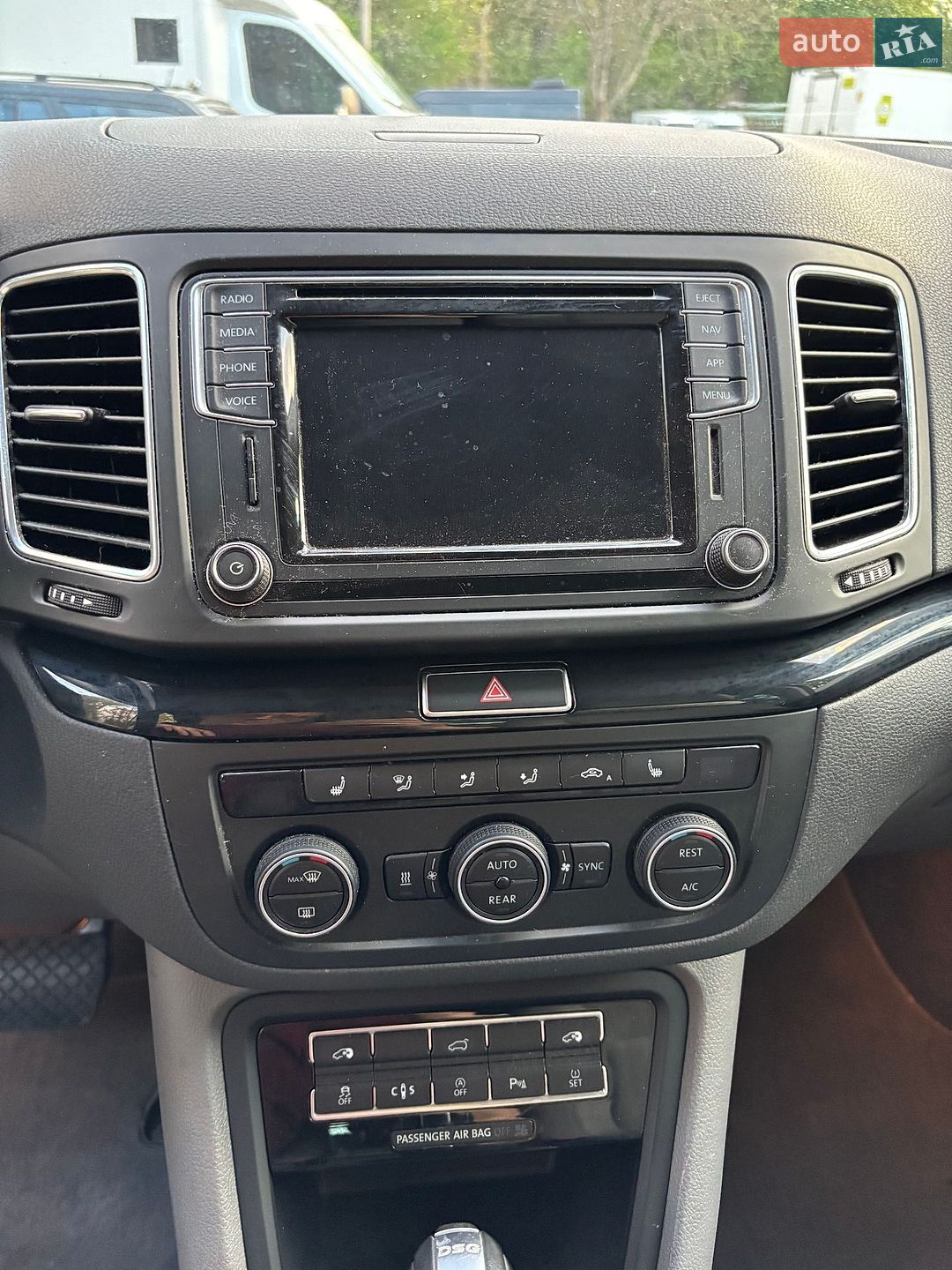 Volkswagen Sharan 2017 VIN WVWZZZ7NZJV005854 фото оголошення 23 з 38