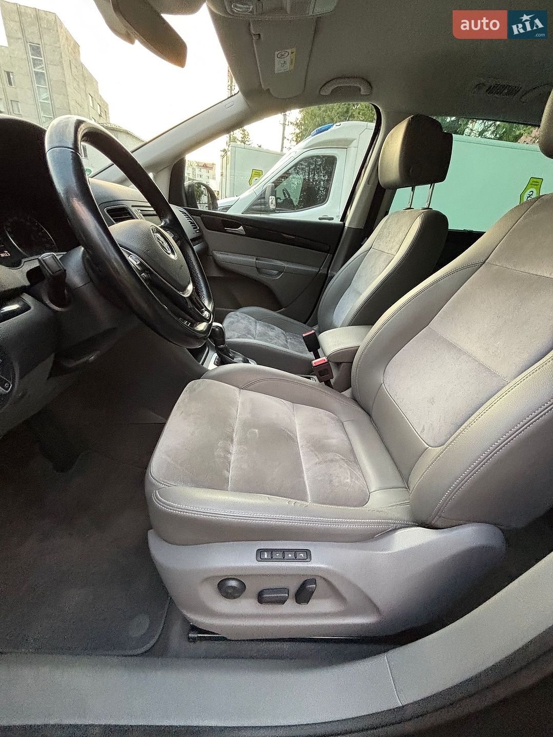 Volkswagen Sharan 2017 VIN WVWZZZ7NZJV005854 фото оголошення 28 з 38