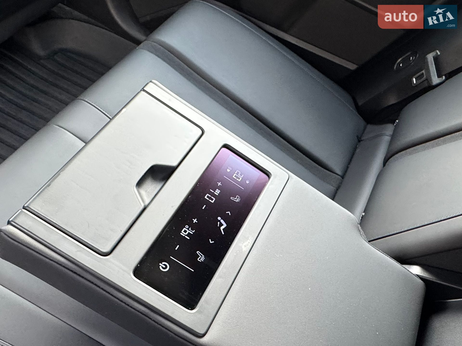 Fisker Ocean 2023 VIN VCF1EBU2XPG007925 фото оголошення 12 з 16