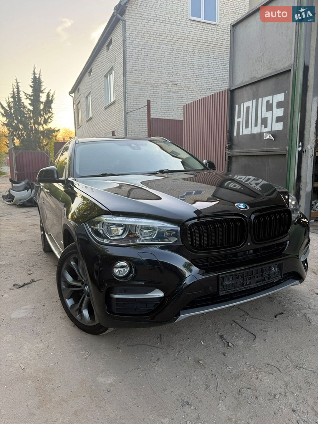 BMW X6 2017 VIN WBAKV210XJ0Y40340 фото оголошення 3 з 47