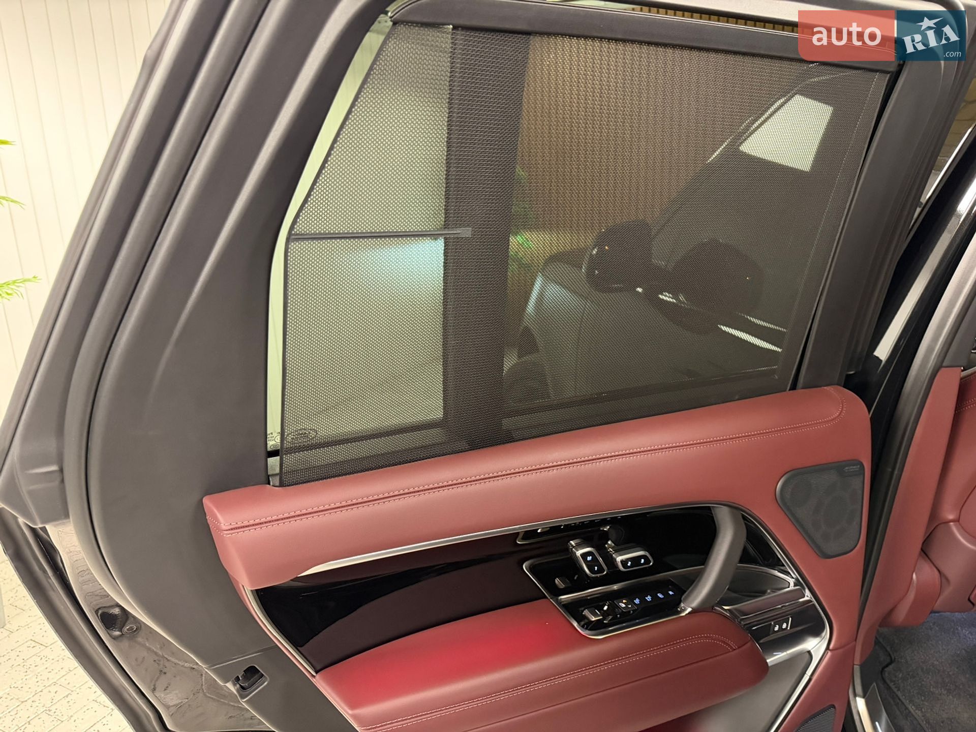 Land Rover Range Rover 2023 VIN SALKA9B75PA057375 фото оголошення 19 з 56