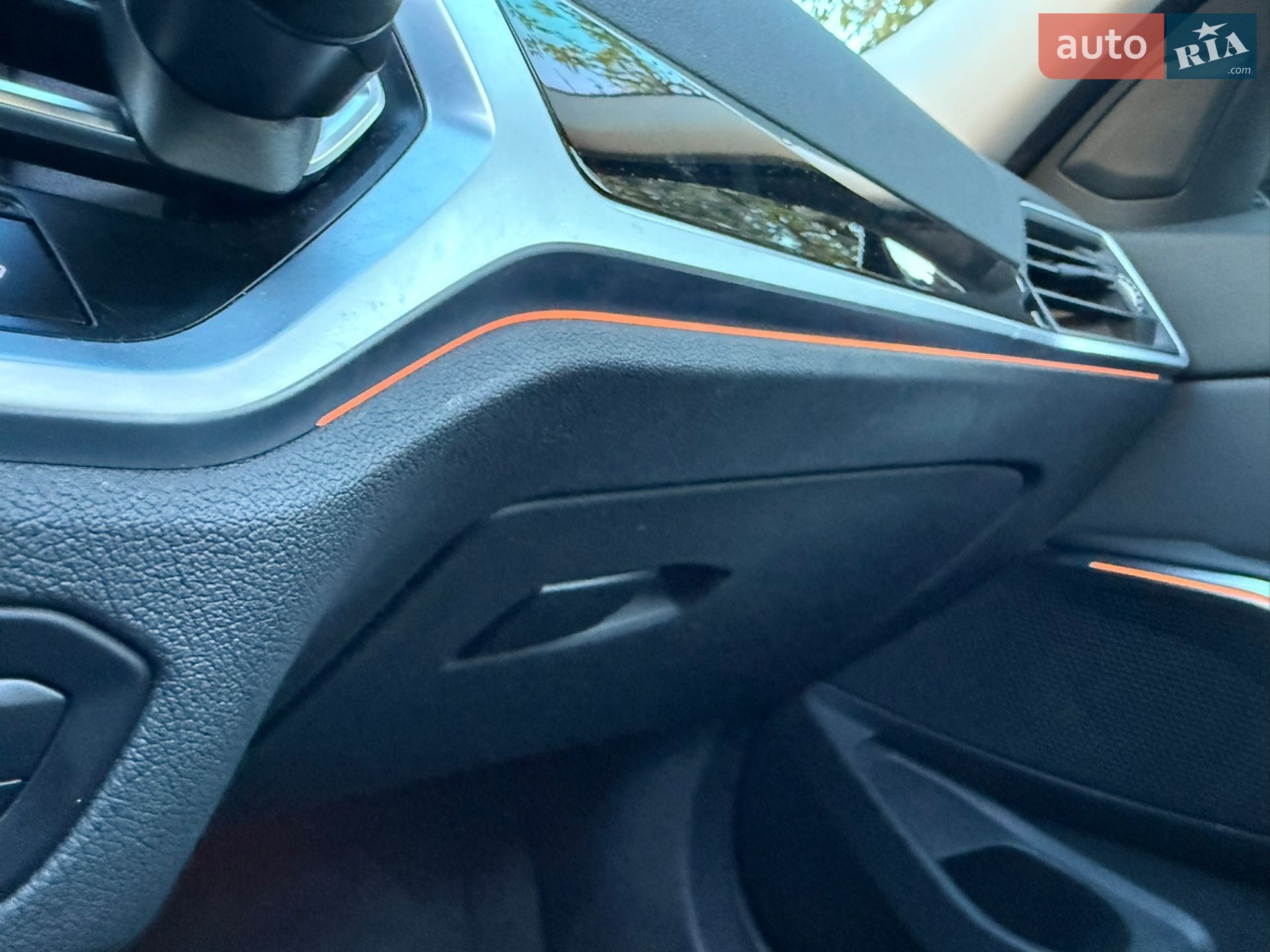 BMW 3 Series 2019 VIN WBA5V5103KAJ58832 фото оголошення 6 з 10